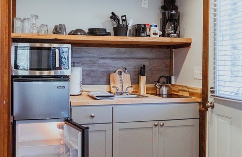 Topton Cabina | Comfy Tiny Cabin Near Lake Nantahala and the Great Smoky Mountains