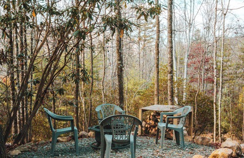 Topton Cabina | Comfy Tiny Cabin Near Lake Nantahala and the Great Smoky Mountains