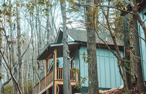 Topton Cabina | Comfy Tiny Cabin Near Lake Nantahala and the Great Smoky Mountains