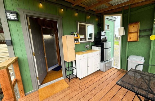 Blaine Cabaña | Comfy Tiny house on a peaceful 13 acres. Close to beach, hiking, Canada & more!