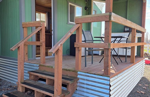 Blaine Cabaña | Comfy Tiny house on a peaceful 13 acres. Close to beach, hiking, Canada & more!