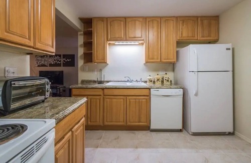 Tukwila Casa | Comfy Two Bedroom Retreat Minutes to Airport Bus Transit Link Rail Supermarket