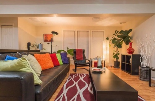 Tukwila Casa | Comfy Two Bedroom Retreat Minutes to Airport Bus Transit Link Rail Supermarket