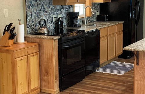 Laona Casa | Comfy Up North Lake Home in Laona - adjacent to Snowmobile and ATV Trails