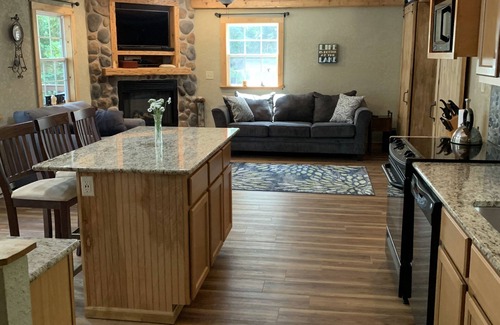 Laona Casa | Comfy Up North Lake Home in Laona - adjacent to Snowmobile and ATV Trails