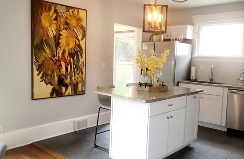 Painesville Casa | Comfy Updated Historic Gem Pets OK 3B Vibrant Area