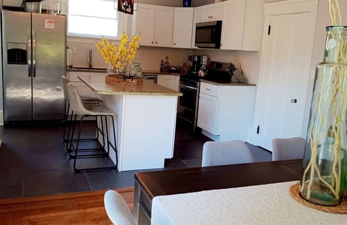 Painesville Casa | Comfy Updated Historic Gem Pets OK 3B Vibrant Area