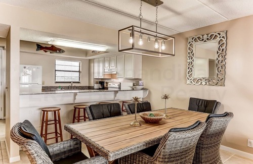 Fernandina Beach Condominio | Comfy Upper Unit Condo to Enjoy the Beach or the Fishing by RedAwning