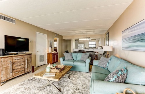 Fernandina Beach Condominio | Comfy Upper Unit Condo to Enjoy the Beach or the Fishing by RedAwning