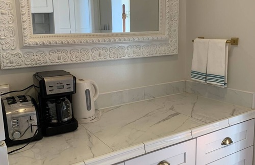 Ithaca Apartamento | Comfy Victorian 2B/2Ba, Heart of City w/Parking