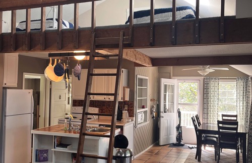 Spirit Lake Cabina | Comfy West Lake Getaway Loft