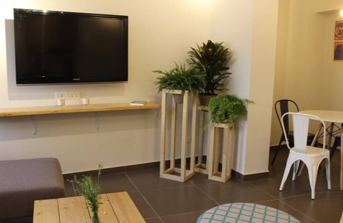 Mar Mikhael Apartamento | Rincón del cómic | Mar Mikhael, un espacioso apartamento de 2 dormitorios en Beirut