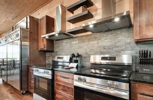 Gatlinburg - Pigeon Forge Cabina | Coming Summer, 2026! 16 Bedroom Luxury Cabin!