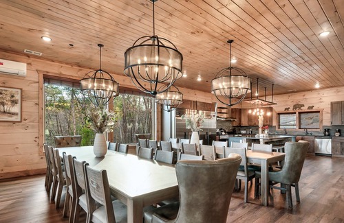 Gatlinburg - Pigeon Forge Cabina | Coming Summer, 2026! 16 Bedroom Luxury Cabin!