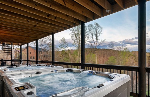 Gatlinburg - Pigeon Forge Cabina | Coming Summer, 2026! 16 Bedroom Luxury Cabin!
