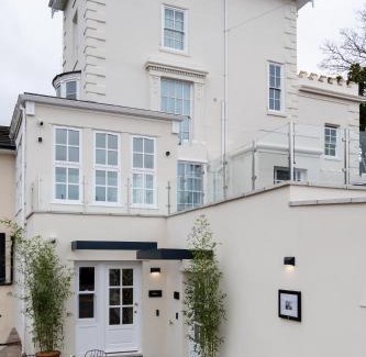 Worcester Apartamento | Commandery Vaults - Luxury Apartment in City Centre with SKY TV