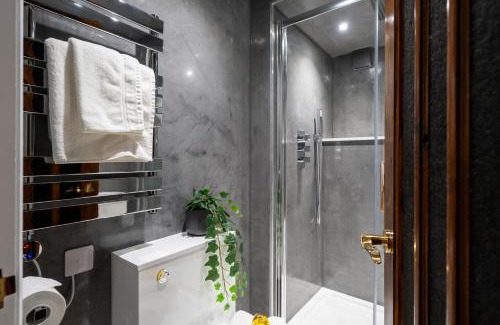 Worcester Apartamento | Commandery Vaults - Luxury Apartment in City Centre with SKY TV
