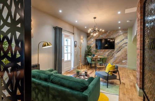 Worcester Apartamento | Commandery Vaults - Luxury Apartment in City Centre with SKY TV