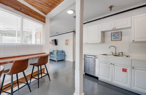 Historic Seaport Apartamento | Commodore s Compound by Brightwild Huge Home