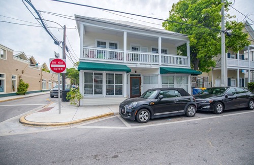 Historic Seaport Apartamento | Commodore s Compound by Brightwild Huge Home