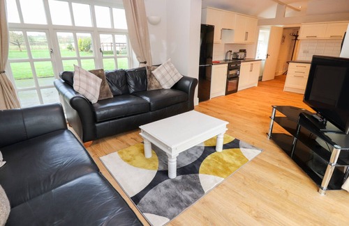 Wrexham Casa | CAJA COMÚN DE MADERA, admite mascotas en Holt, Gales del Norte, Ref 999600