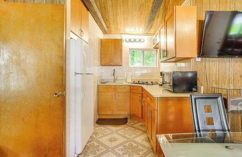 Mongaup Valley Cabina | Communal Pool & Playground: Mongaup Valley Cabin!