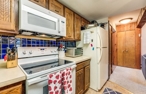 Lake Harmony Casa | Community Beach Access: Lake Harmony Townhome