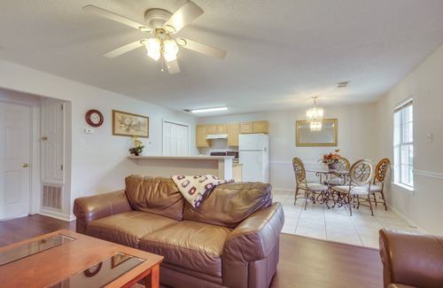 Gautier Condominio | Community Grills & Pool: Gautier Condo!
