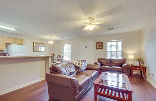 Gautier Condominio | Community Grills & Pool: Gautier Condo!