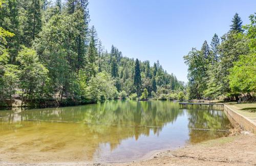 Phoenix Lake-Cedar Ridge Casa | Community Lake Access Peaceful Cabin in Sonora!