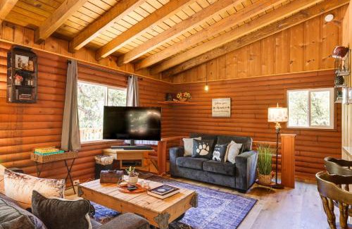 Phoenix Lake-Cedar Ridge Casa | Community Lake Access Peaceful Cabin in Sonora!
