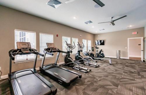 Fort Myers Apartamento | Community oasis with pool & gym access