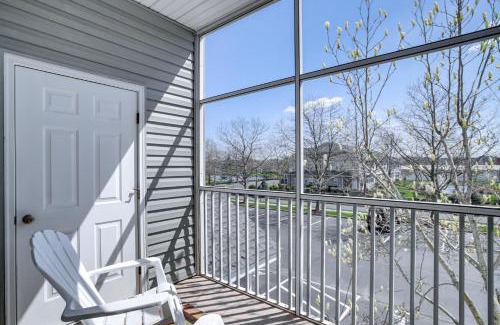 Rehoboth Beach Apartamento | Community Pool and Private Balcony Chic Lewes Gem