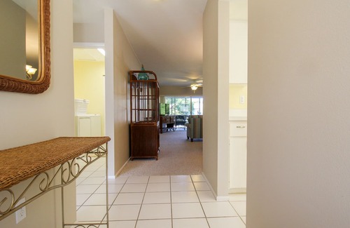 The Meadows Condominio | Community Pool, Sarasota, Ivory Cottage