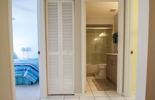 The Meadows Condominio | Community Pool, Sarasota, Ivory Cottage