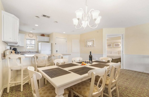 Kimberling City Condominio | Community Pool-Mini Golf-Table Rock Access @ Kim City Condo- Free Tickets
