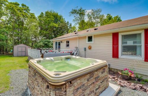 Albrightsville Casa | Community Pools and Hot Tub Albrightsville Cottage!