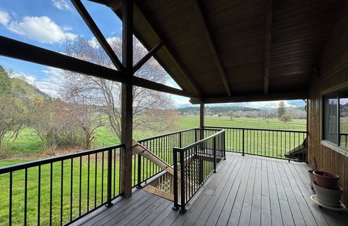 Grantsdale Cabina | Como View Cabin - 2 bedroom cabin, epic views, close to fishing access, sleeps 4