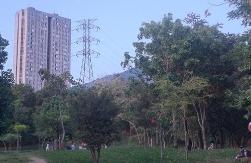 Villa Hermosa Apartamento | Comodo apartamento en Medellín con una vista maravillosa de la ciudad