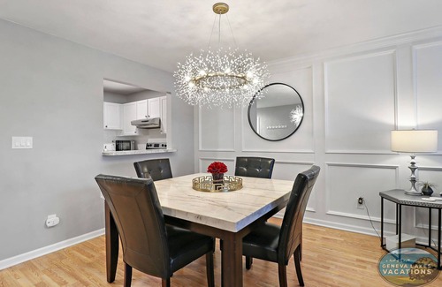 Lake Geneva Condominio | Comotose by the Lake- Beautiful condo with pool- Easy walk to lake!