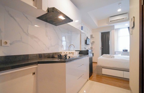 Surabaya Apartamento | Compact And Comfortable Living Studio At Grand Sungkono Lagoon Apartment
