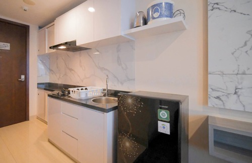 Surabaya Apartamento | Compact And Comfortable Living Studio At Grand Sungkono Lagoon Apartment