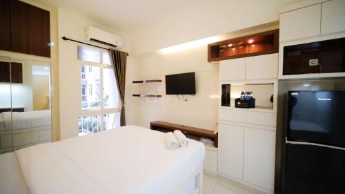 Surabaya Apartamento | Compact and Cozy Stay Studio at Bale Hinggil Apartment By Travelio