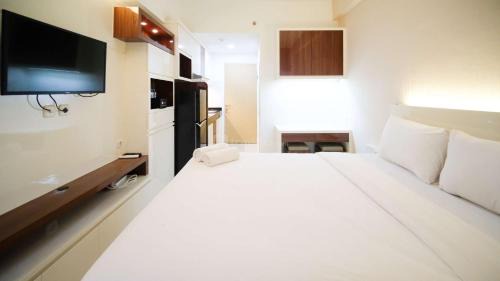 Surabaya Apartamento | Compact and Cozy Stay Studio at Bale Hinggil Apartment By Travelio