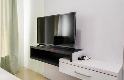 Karawang Apartamento | Compact and Cozy Tamansari Mahogany Studio Apartment By Travelio