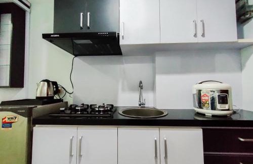 Karawang Apartamento | Compact and Cozy Tamansari Mahogany Studio Apartment By Travelio