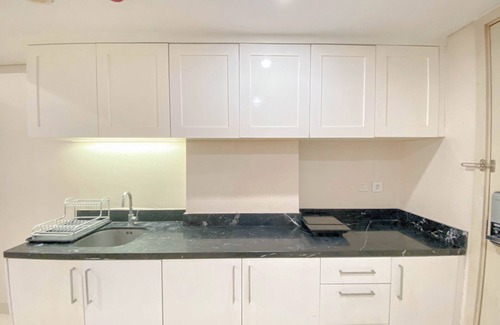 Semarang Apartamento | Compact and Nice Combined Unit 1BR Apartment at Warhol (W/R) Residence