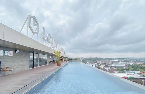 Semarang Apartamento | Compact and Nice Combined Unit 1BR Apartment at Warhol (W/R) Residence