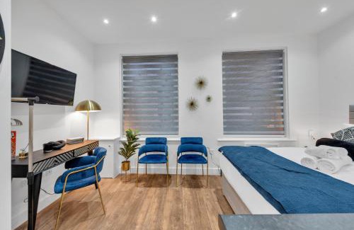 West Ealing Apartamento | Compact Living, Tiny Studio with Workspace