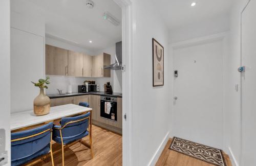 West Ealing Apartamento | Compact Living, Tiny Studio with Workspace